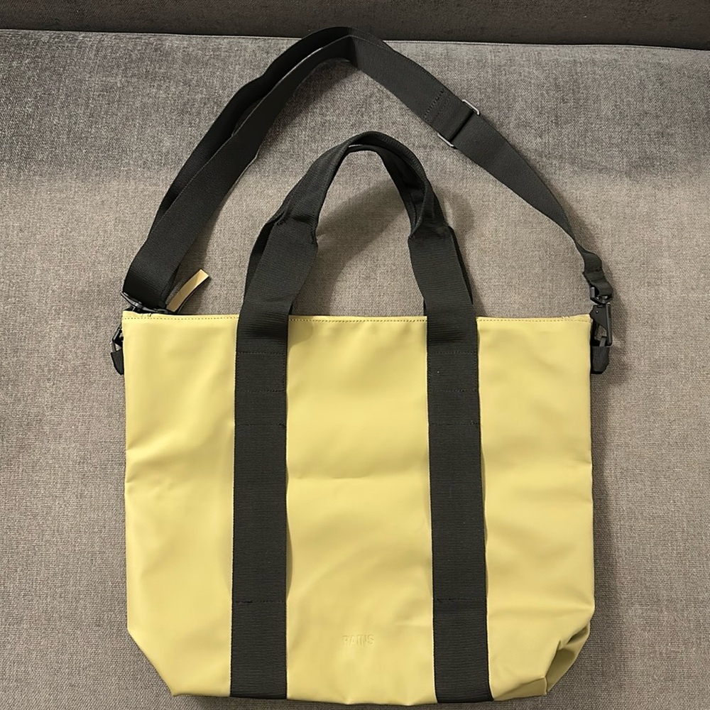 Rains tote bag mini in the color khaki.